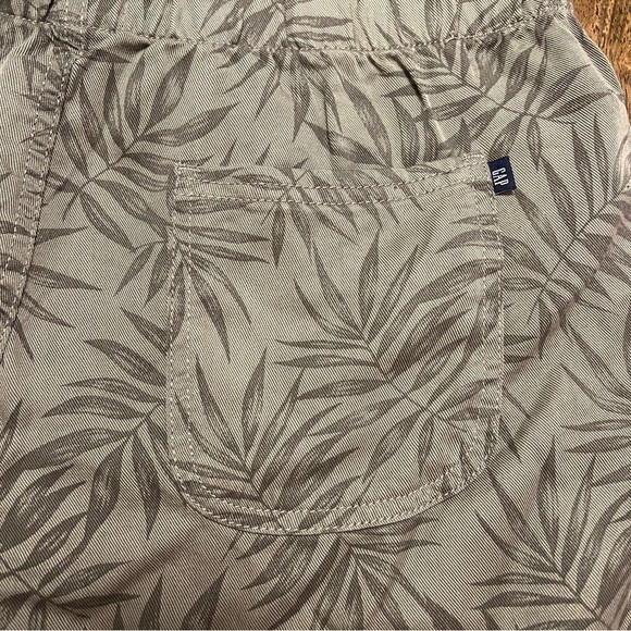 NWT Gap Pull On Tencel Shorts Olive Green Leaf Print Shorts Women’s Small - Picture 9 of 9